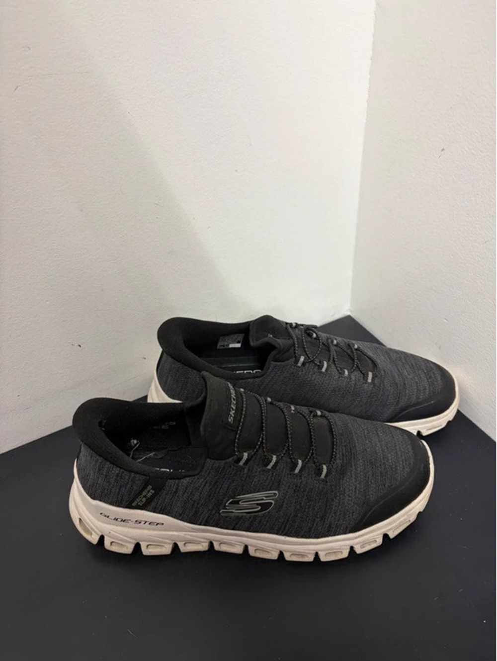 Skechers Glide-Step Ryla Men’s Sneakers / Shoes Size 10.5